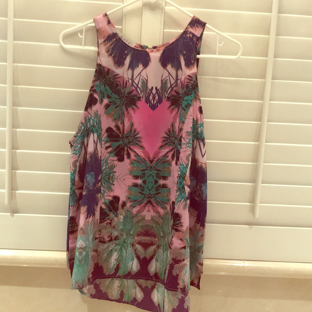 Like new, Palm print sleeveless top.
